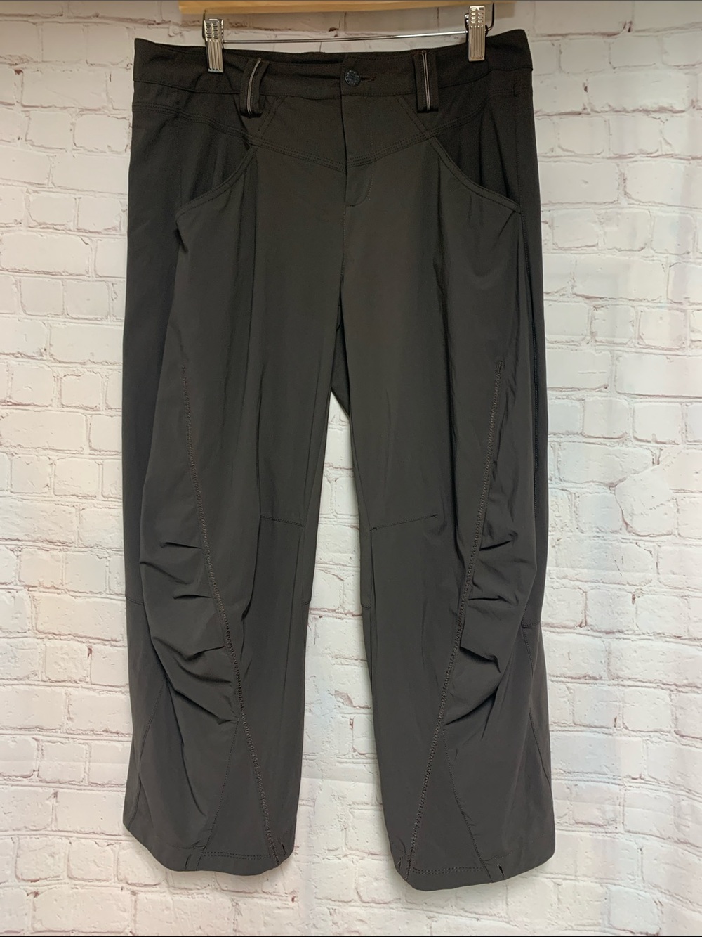 MC Planet Brown Ruched Performance Cropped Pants Size 10